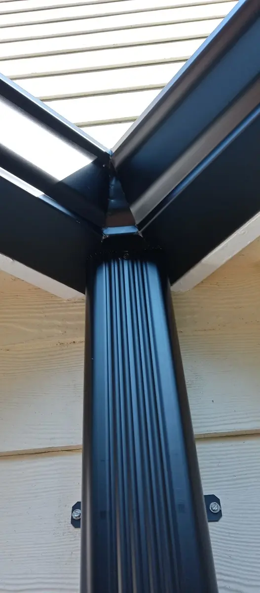 Black 5k gutter, custom inside corner.